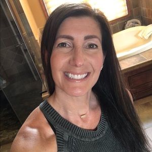 Meet your Posher, Debbie